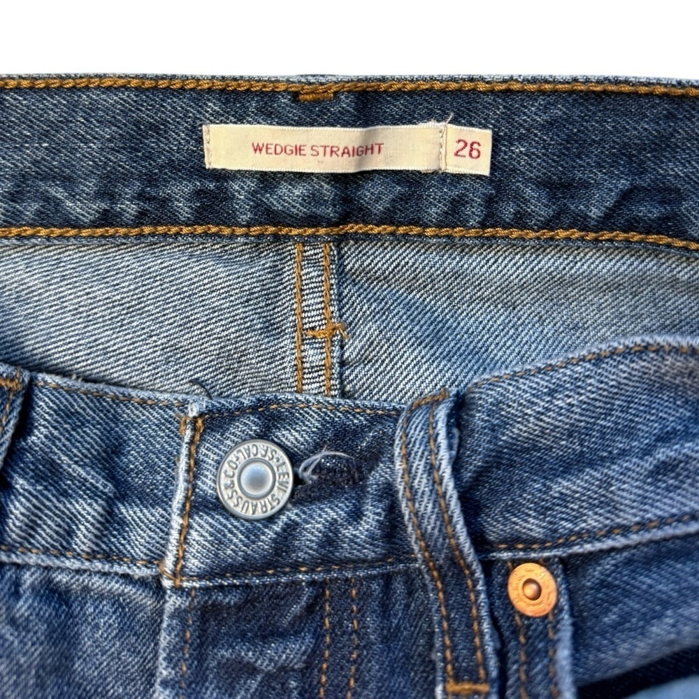 Levi's Premium Denim Wedgie Straight Size 26 Medium Wash Distressed Great Cond! - Picture 3 of 5